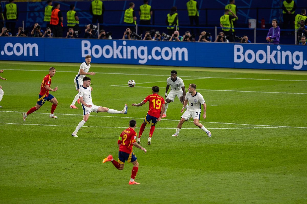 Booking.com renova parceria com as competições de seleções da UEFA até EURO 2029 feminino — Booking.com