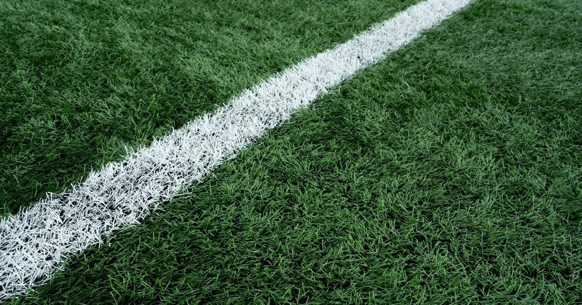 Regulador inglês aponta prejuízos em 94% dos clubes apesar de receitas superiores a 10,65 mil milhões de euros — Independent Football Regulator