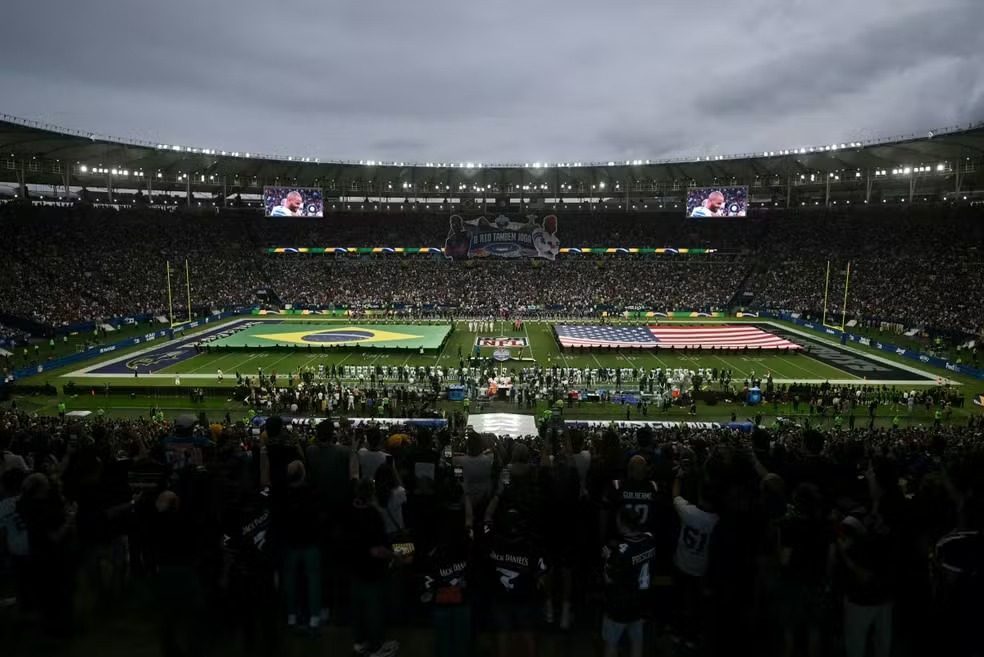 Ravens-Cowboys reúne 72.792 pessoas no Maracanã e bate recorde de público no Brasil em 2026 — ge