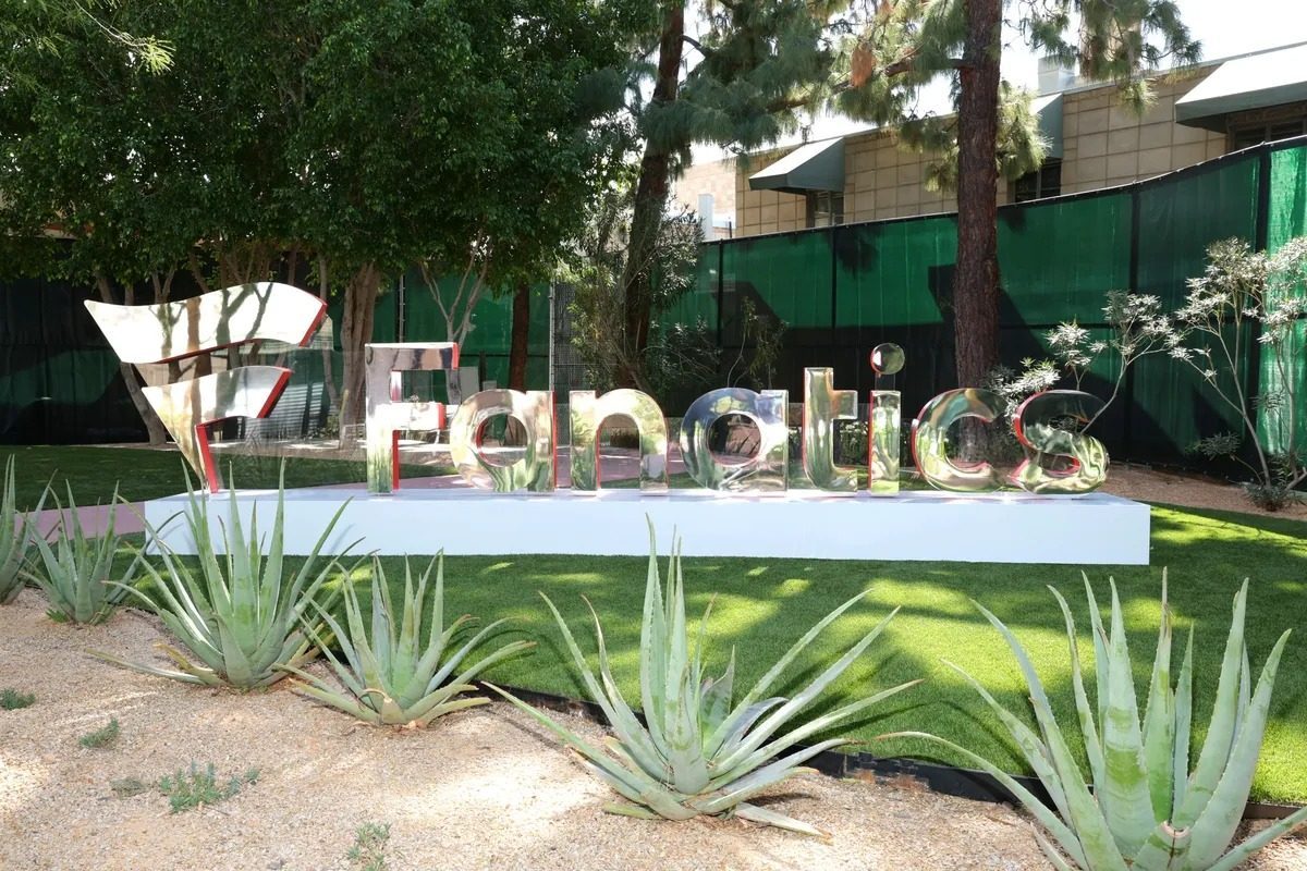 Fanatics prevê receitas de 14 mil milhões de dólares e admite triplicar publicidade às apostas em 2027 — Bloomberg
