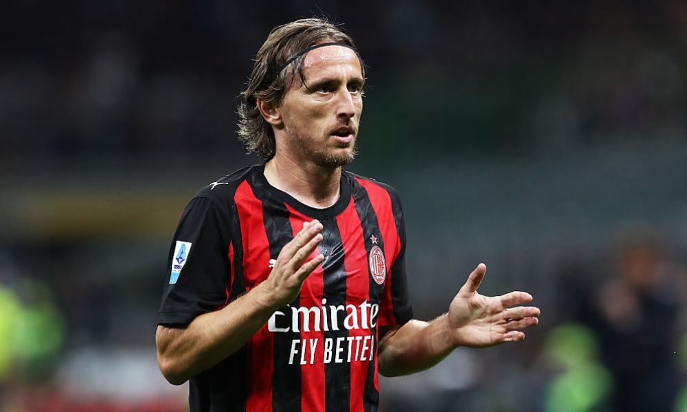 Serie A pondera vender parte das receitas internacionais a fundos e fechar parceria de media — SportsPro (com Reuters/Bloomberg citados)