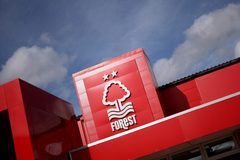 Nottingham Forest avança com ampliação de €932,3 milhões do City Ground; moradores poderão pagar estacionamento