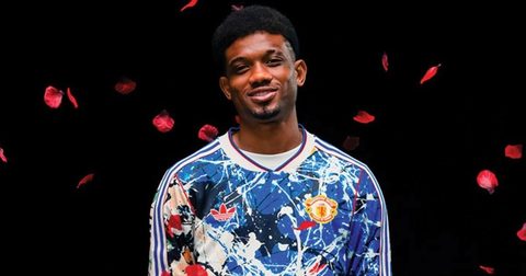Manchester United lança coleção com os Stone Roses e adidas; camisola chega aos €161 — Jake Hackney / Manchester Evening News