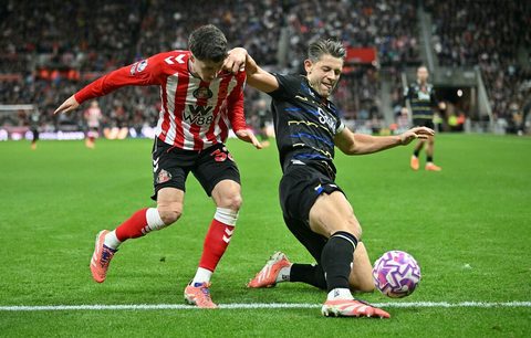 Crédito privado ganha terreno no financiamento a clubes da Premier League — Bloomberg (David Hellier, Abhinav Ramnarayan, Silas Brown)