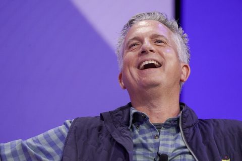 Netflix prepara ofensiva em vídeo‑podcasts — oportunidade para o futebol? — Bloomberg (Lucas Shaw)