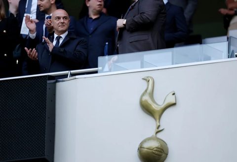 Daniel Levy enfrenta entraves para encaixar saída do Tottenham um ano após perder o controlo — Bloomberg (David Hellier, Cathy Chan, Giles Turner)