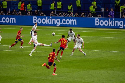 Booking.com renova parceria com as competições de seleções da UEFA até EURO 2029 feminino — Booking.com