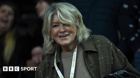 Martha Stewart junta-se a Snoop Dogg e Luka Modrić como co-proprietária minoritária do Swansea City — BBC Sport