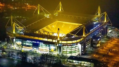 Bundesliga: quanto rendem os “naming rights” dos estádios — BVB lidera, três clubes abdicam — kicker (resumo com lacunas)