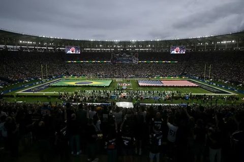 Ravens-Cowboys reúne 72.792 pessoas no Maracanã e bate recorde de público no Brasil em 2026 — ge