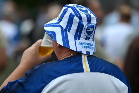 Reino Unido pondera levantar proibição de beber cerveja nas bancadas após 41 anos — Calcio e Finanza (Chiara Costantini)