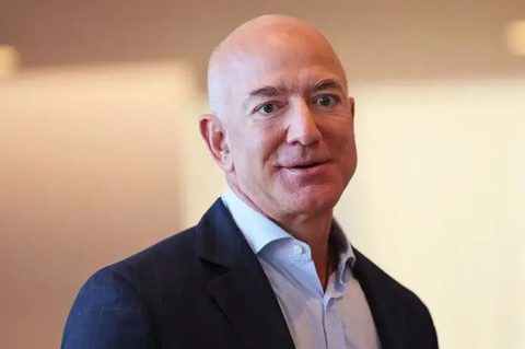 Jeff Bezos em negociações para comprar participação no Liverpool — Sky News (resumo; dados não confirmados)