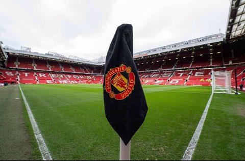Manchester United adapta Old Trafford às novas normas europeias enquanto estuda nova arena — MKT Esportivo via manoel.henrique; The Sun (citado)