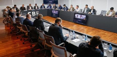 Clubes da Série B pedem à CBF retoma comercial; adiantamento extra de €400 mil por equipa — UOL (Rodrigo Mattos, Igor Siqueira)