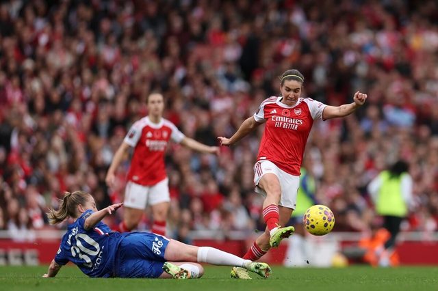 Liga feminina inglesa adia decisão sobre proposta de investimento para após revisão estratégica — Bloomberg (David Hellier, Emily Nicolle)