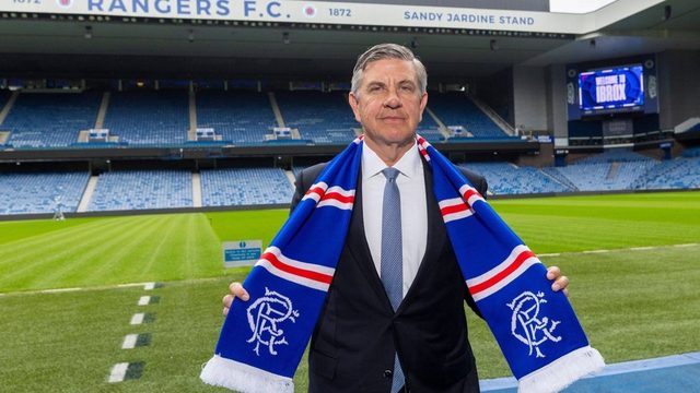 M&A no futebol atinge máximo em 2025, impulsionado por aquisições maioritárias e capital dos EUA — Off The Pitch