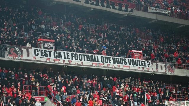 Pro League belga enfrenta protestos nas bancadas e clubes pedem diálogo com autoridades — Le Soir (artigo sob paywall)