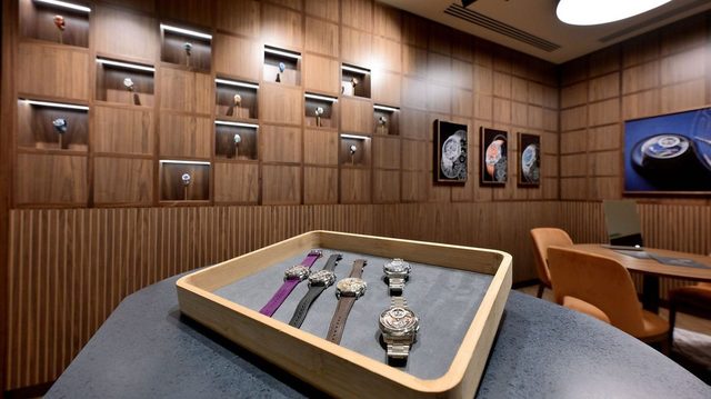 Everton inaugura primeira relojoaria integrada num estádio, em parceria com a Christopher Ward — Football Business Journal