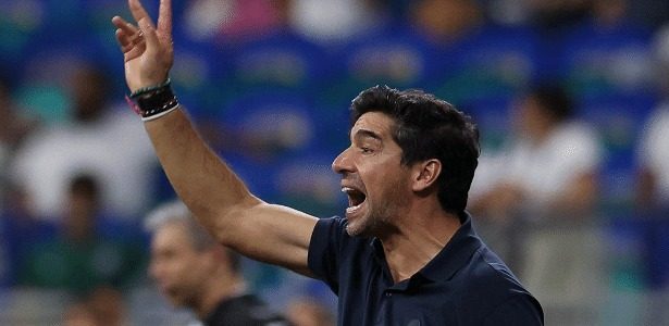 Conmebol aproxima microfones dos técnicos nas pausas de hidratação da Libertadores — UOL / Coluna Rodrigo Mattos