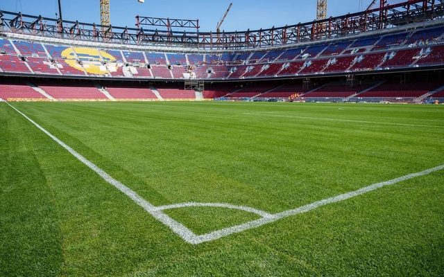 FC Barcelona prolonga aliança com a Spotify: frente da camisola até 2030 e nome do estádio até 2034 — 2Playbook