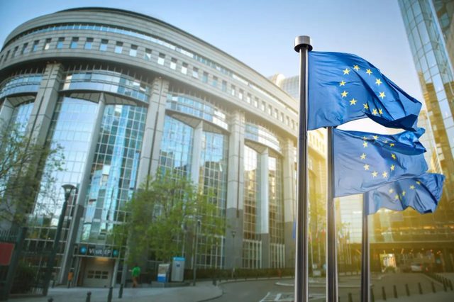 Parlamento Europeu reforça Modelo Desportivo Europeu e rejeita Superliga e jogos no estrangeiro — Calcio e Finanza / Marco Sacchi