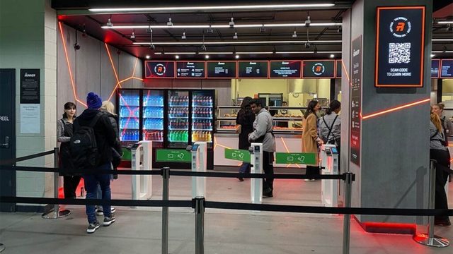 Concessões “sem fricção” ganham espaço nos estádios, mas Europa avança com cautela — TheStadiumBusiness / Owen Lloyd