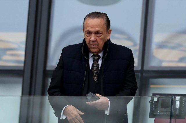 David Sullivan admite vender participação no West Ham; cenário abre corrida por controlo do clube — The Athletic (Roshane Thomas)
