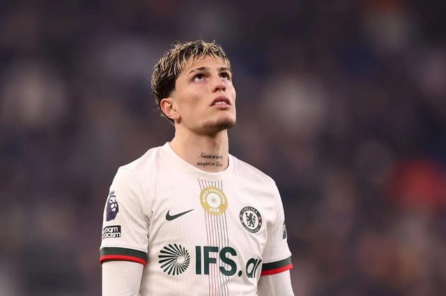 Tecnologia substitui apostas na frente das camisolas da Premier League? IA emerge como nova categoria dominante — desconhecida