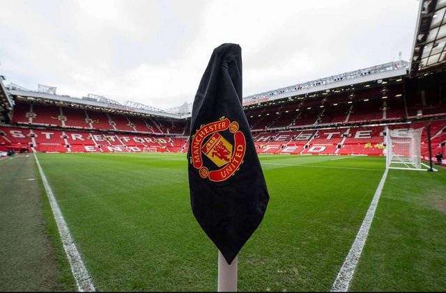 Manchester United adapta Old Trafford às novas normas europeias enquanto estuda nova arena — MKT Esportivo via manoel.henrique; The Sun (citado)