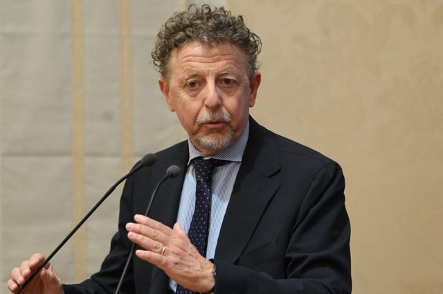 Senador italiano prepara lei para reformar o futebol: mais receitas, cortes de custos e hipótese de comissário — Calcio e Finanza